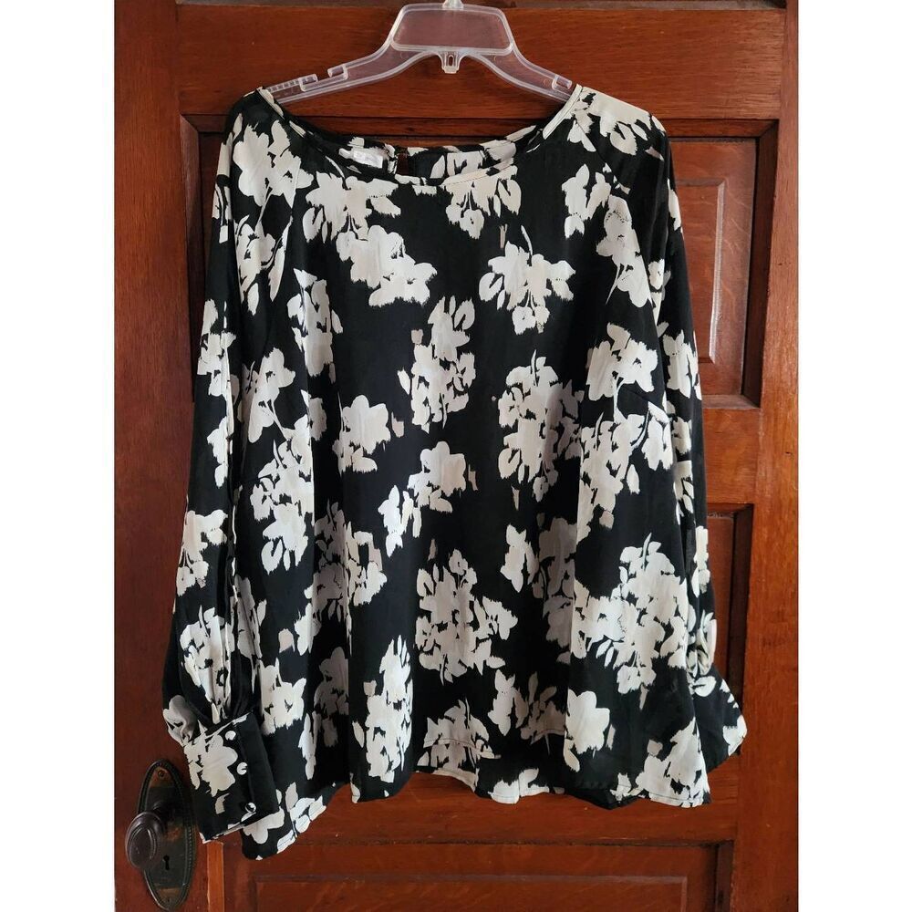 Maurices Women Black/White Floral Ikat Print Split Slit Long Sleeve Top Blouse 2